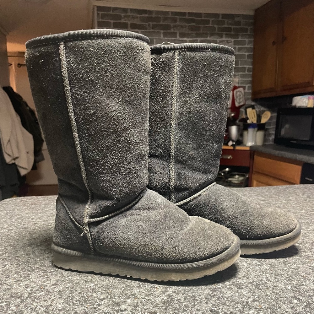 UGG Australian Classic suede sheepskin boots women’s size 7 in Gray